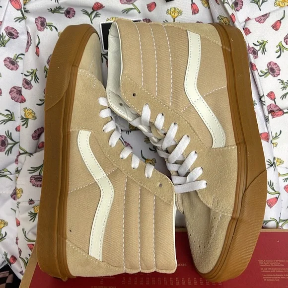 Vans WMNS Sk8-Hi
Humus/Gum
VN0A38GEVS8
Sneakers - Picture 11 of 16